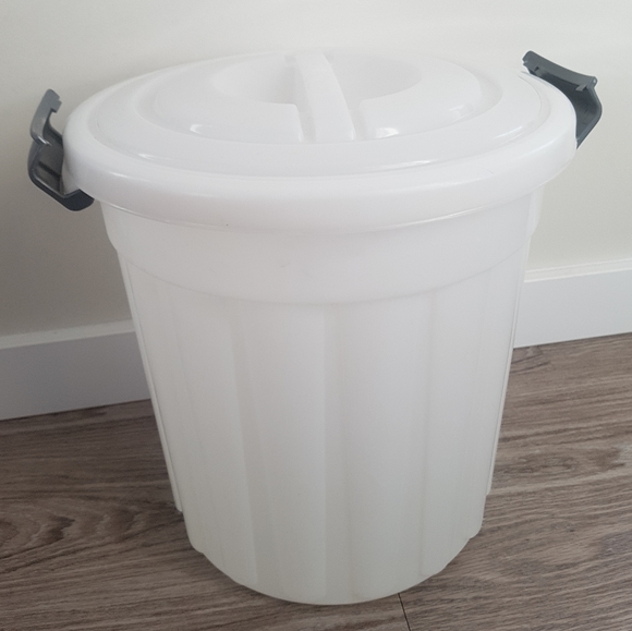 {FWP} [MISTRAL] 6-Gallon White Hamelin Garbage Bin with Locking Lid - Picture 2 of 9